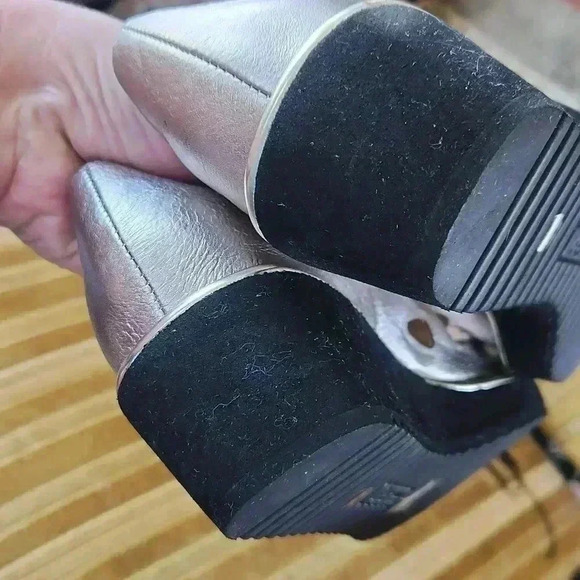 J. RENEE "VALENTEENA" Metallic CUT-OUT VAMP SHOES sz 8M - Picture 13 of 16